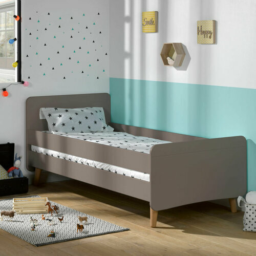 Ambiance du Lit enfant avec pieds et barrires Spike Lin