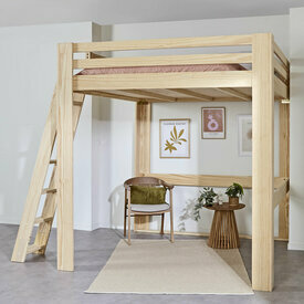 Ambiance avec vue de profil - Lit mezzanine 2 places Suri bois naturel